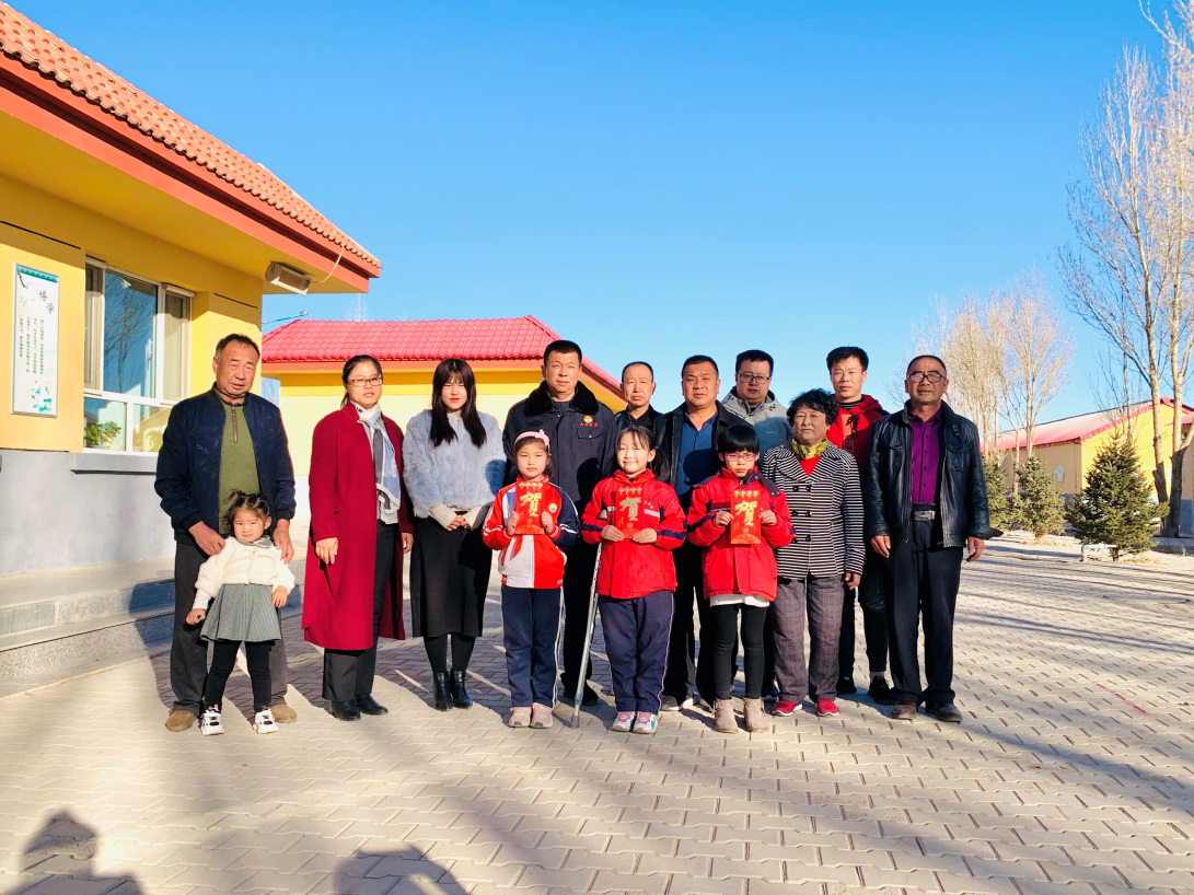 企业进校园，温情暖童心